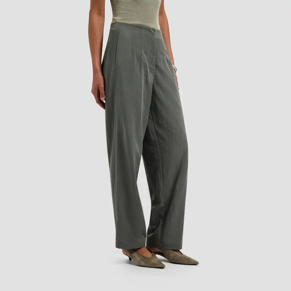 W Crinkled Barrel Leg Pant