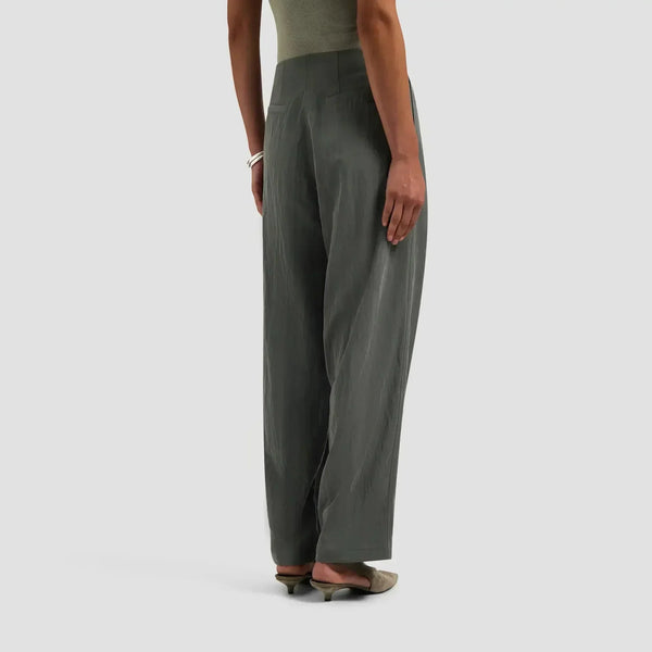 W Crinkled Barrel Leg Pant