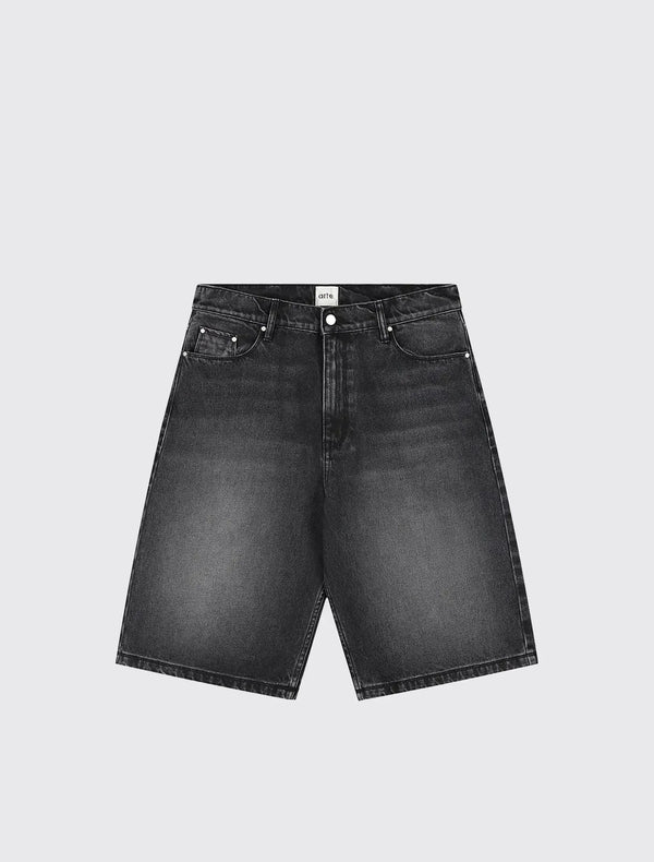 Round Pocket Denim Shorts