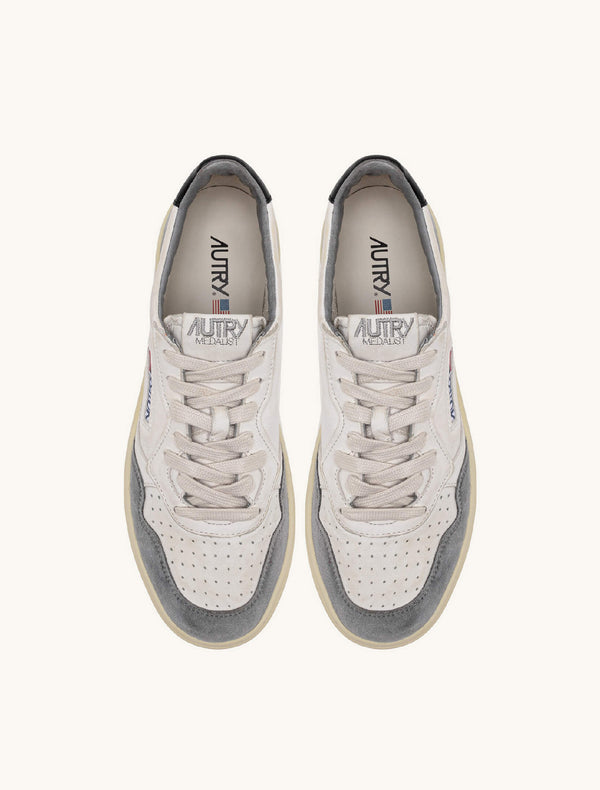 Medalist Low Sneakers