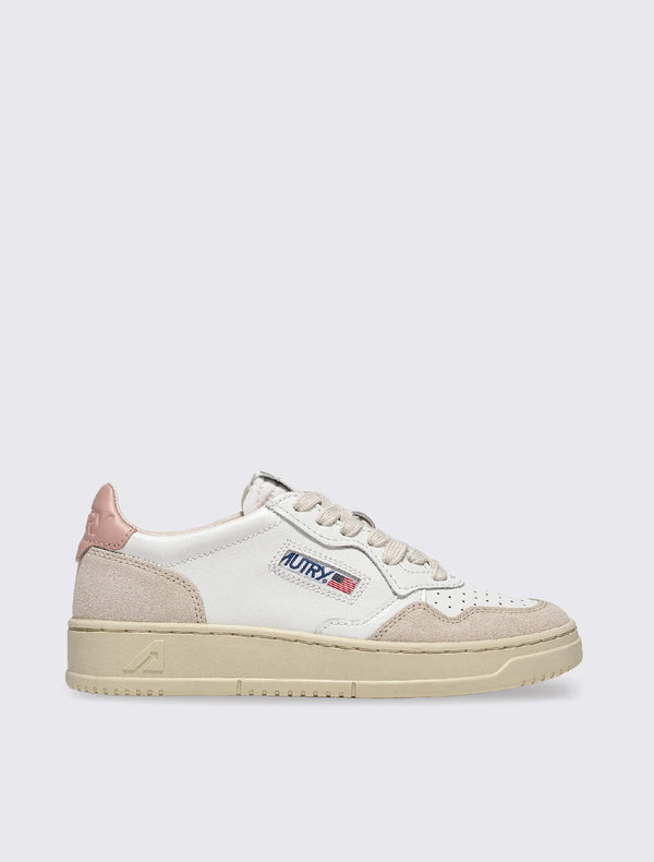 W Medalist Low Sneakers