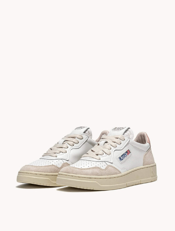 W Medalist Low Sneakers