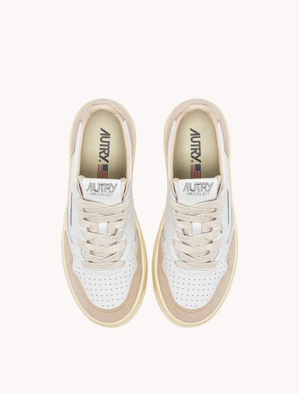 W Medalist Low Sneakers