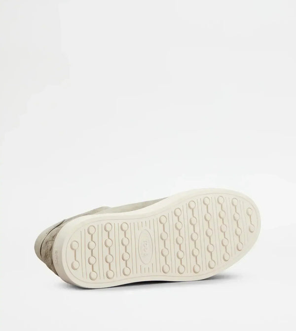 Sneakers in Suede