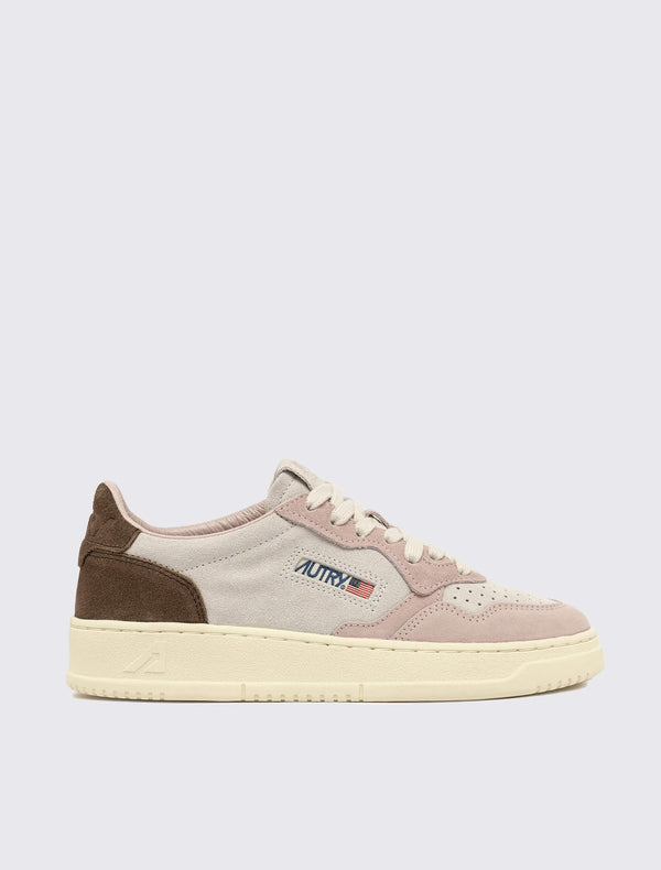 W Medalist Low Sneaker
