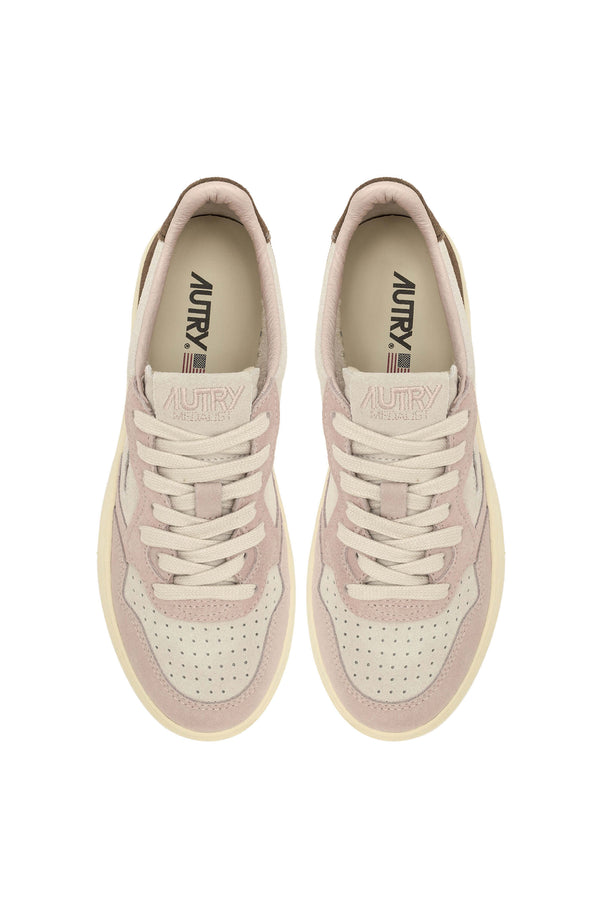 W Medalist Low Sneaker