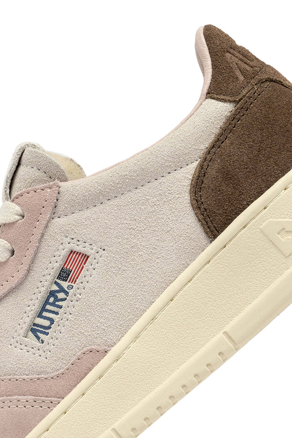 W Medalist Low Sneaker
