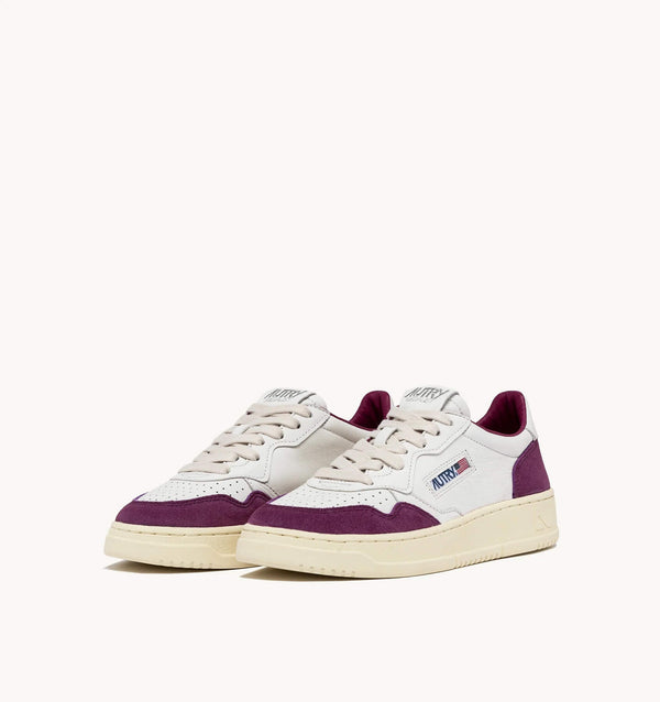W Medalist Low Sneakers