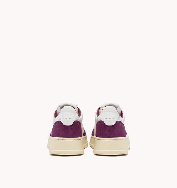 W Medalist Low Sneakers