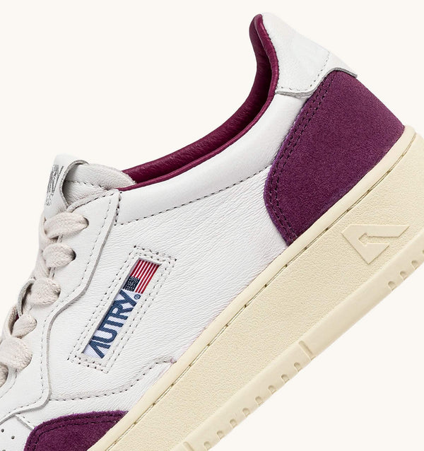 W Medalist Low Sneakers
