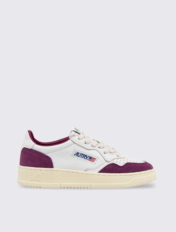 W Medalist Low Sneakers