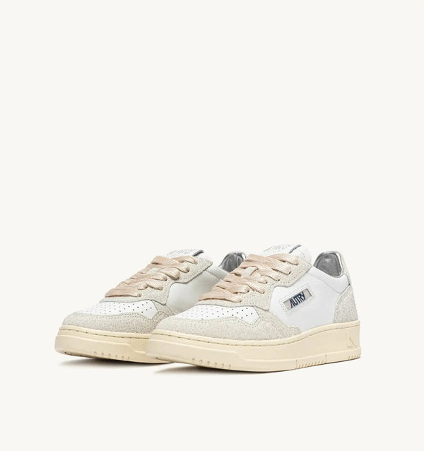 W Medalist Low Sneakers
