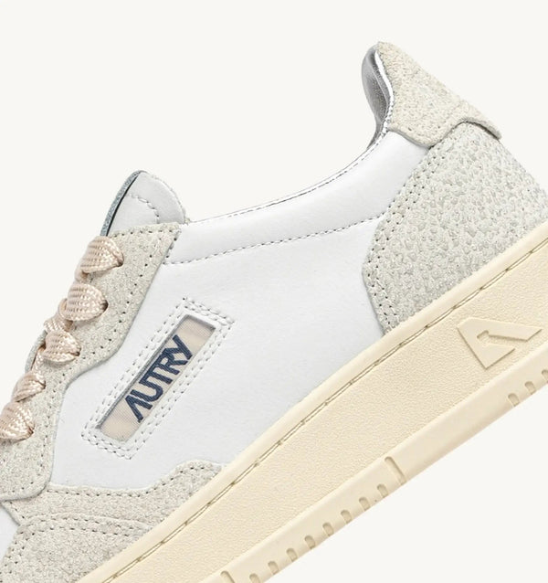 W Medalist Low Sneakers