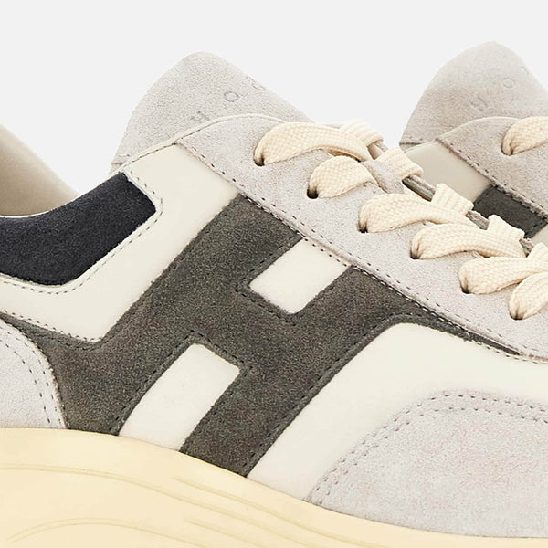Hyperlight Sneakers