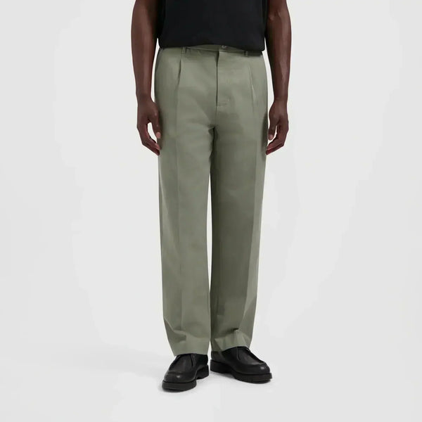Regular Pleated Chino